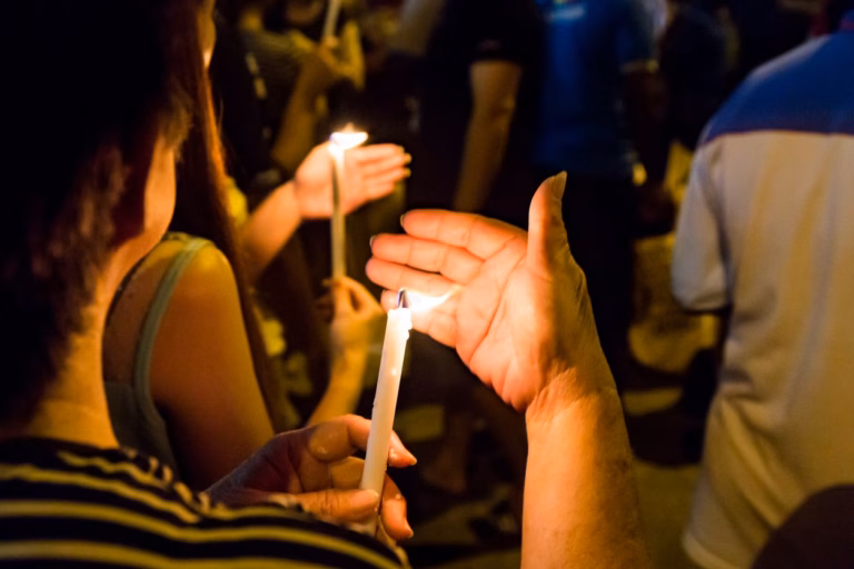 Candlelight-Walk 2 iStock 643083090 746337 1781764594 246997